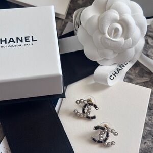 BNWT CHANEL Pearl-Accented Interlocking Logo Earrings - Black & Gold